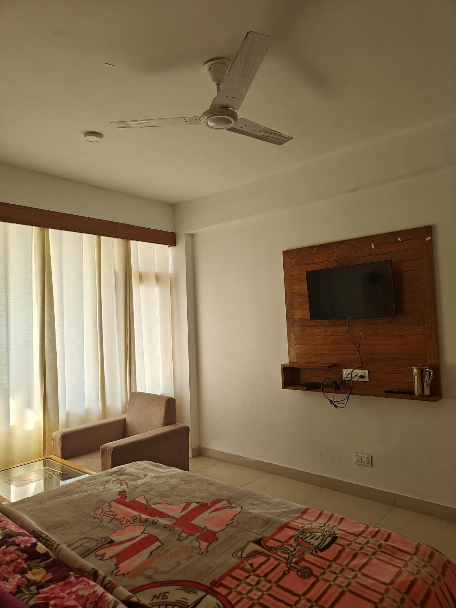 Santosh Cafe & Rooms Amritsar Exterior foto